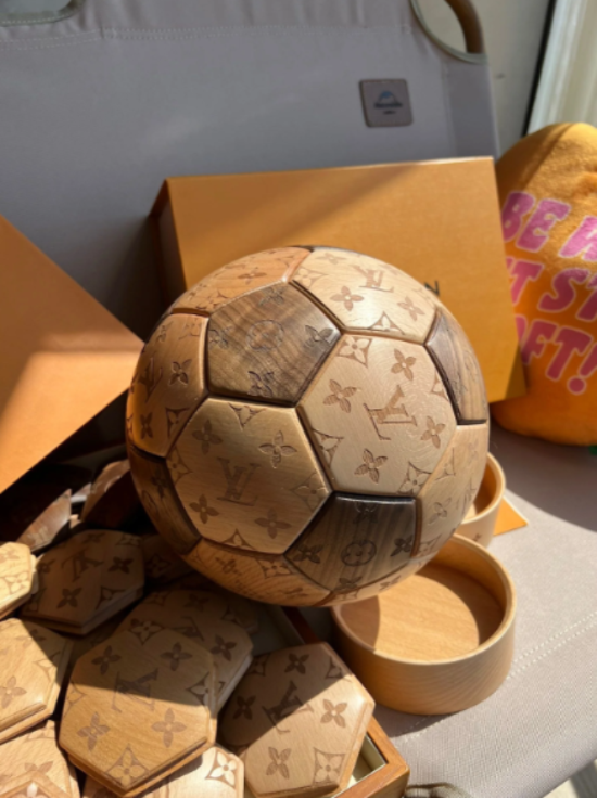 Custom Lv voetbal display